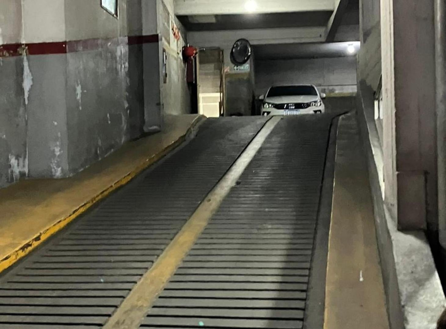 Foto de Vendo cochera fija muy comoda en Bulnes 332, imagen 4