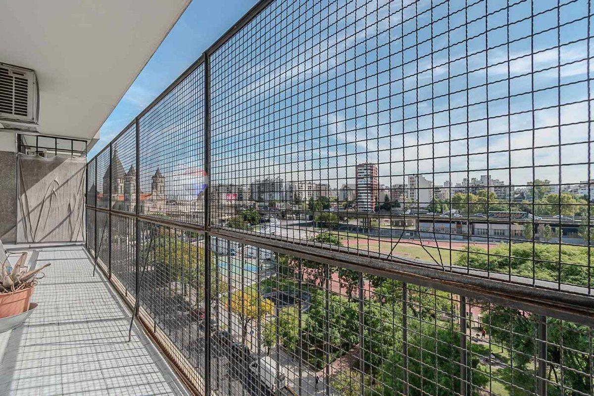 Foto de EXCELENTE PISO ENTERO CON BALCON EN P. CHACABUCO, imagen 2