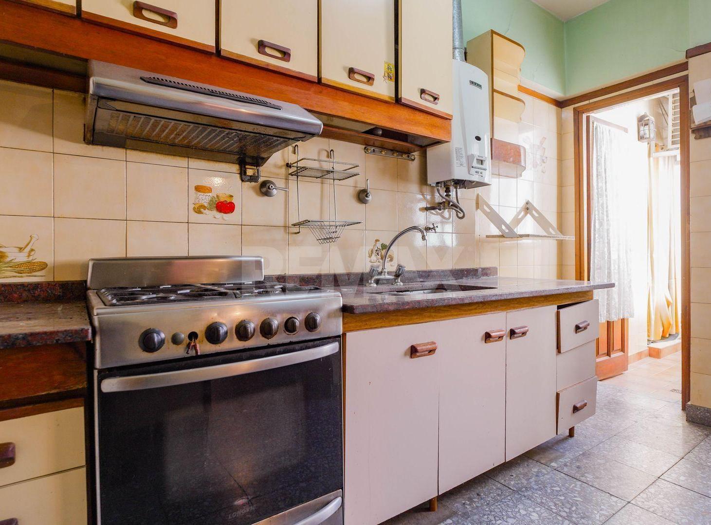 Foto de Venta departamento 4 ambientes c/dep. en Caballito, imagen 1