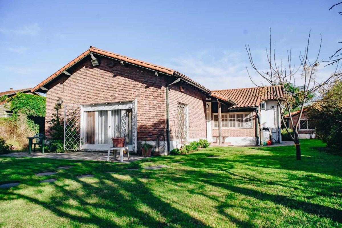 Foto de CASA 6 amb en Venta en HURLINGHAM, PILETA, imagen 2