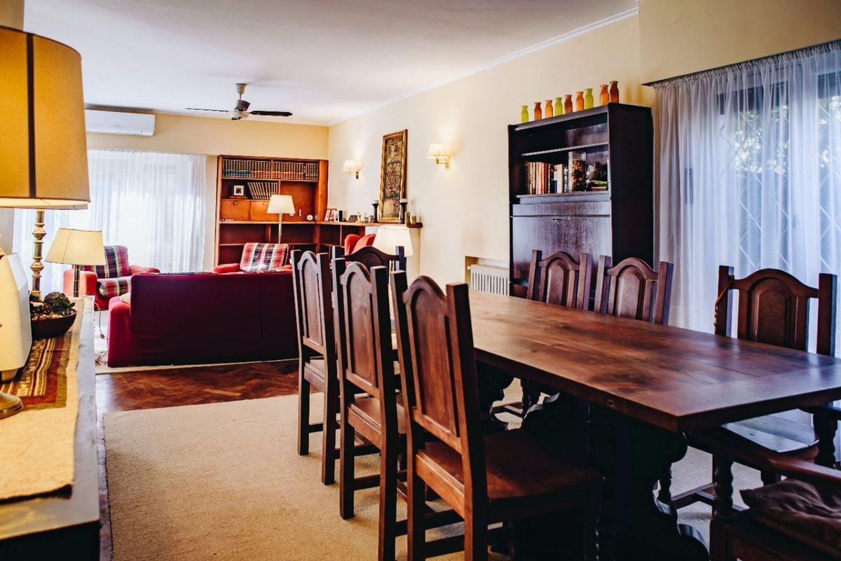 Foto de CASA 6 amb en Venta en HURLINGHAM, PILETA, imagen 1