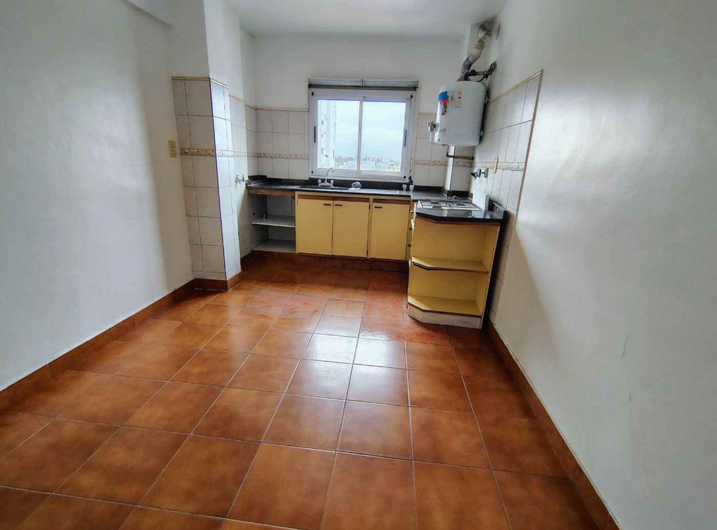 Foto de Dos amb. Coc. Comed. Cochera. Baulera. LUZ, imagen 2