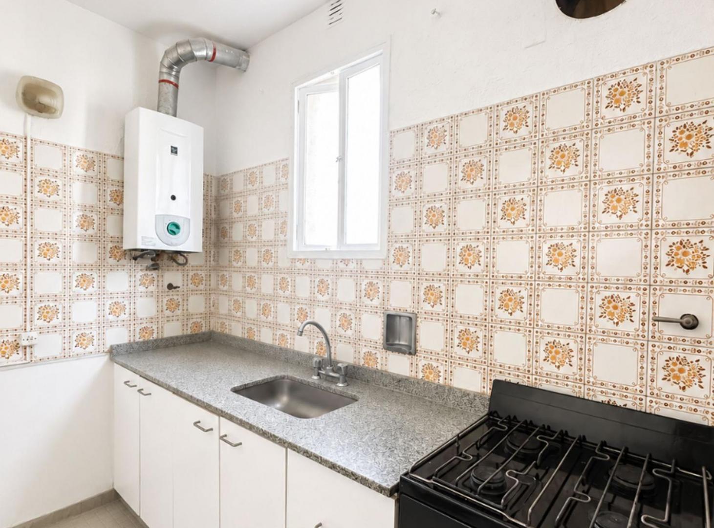 Foto de VENTA HERMOSO DPTO 4 AMB- PARQUE AVELLANEDA, imagen 5