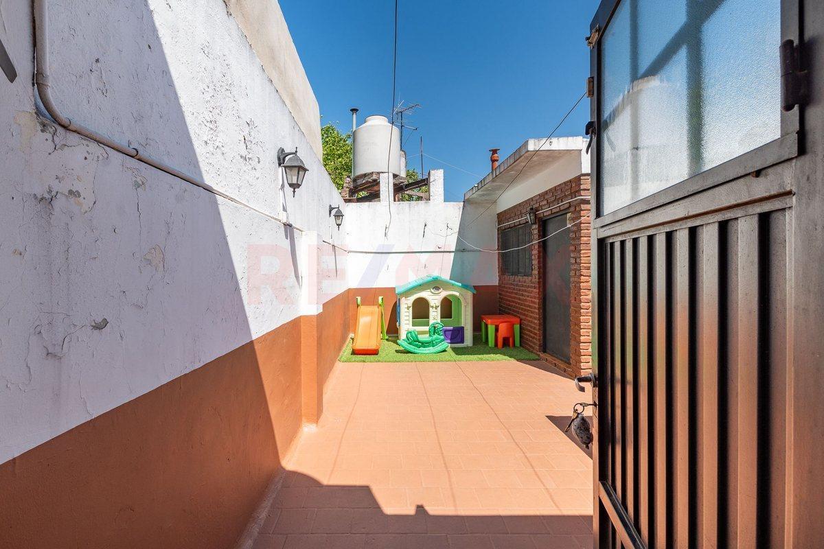 Foto de VENTA PH 4 AMB CON TERRAZA Y PARRILLA EN POMPEYA, imagen 3