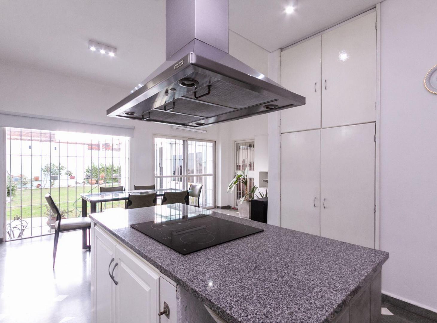 Foto de VENTA CASA 6 AMB O MULTIFAMILIAR PARQUE COCHERA, imagen 3