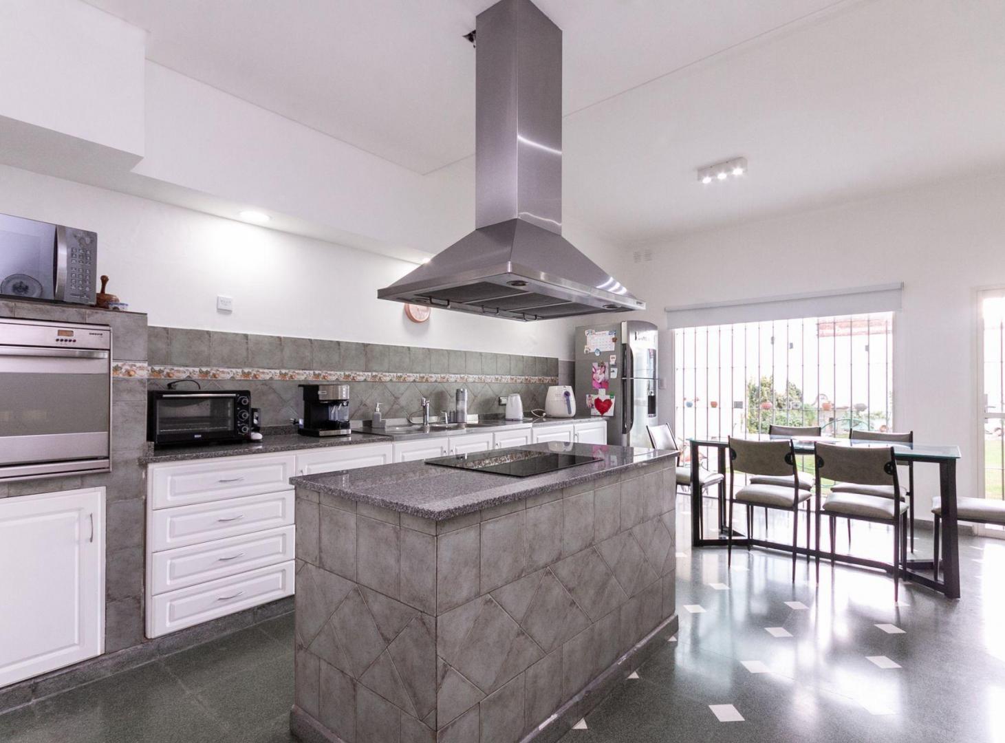 Foto de VENTA CASA 6 AMB O MULTIFAMILIAR PARQUE COCHERA, imagen 2