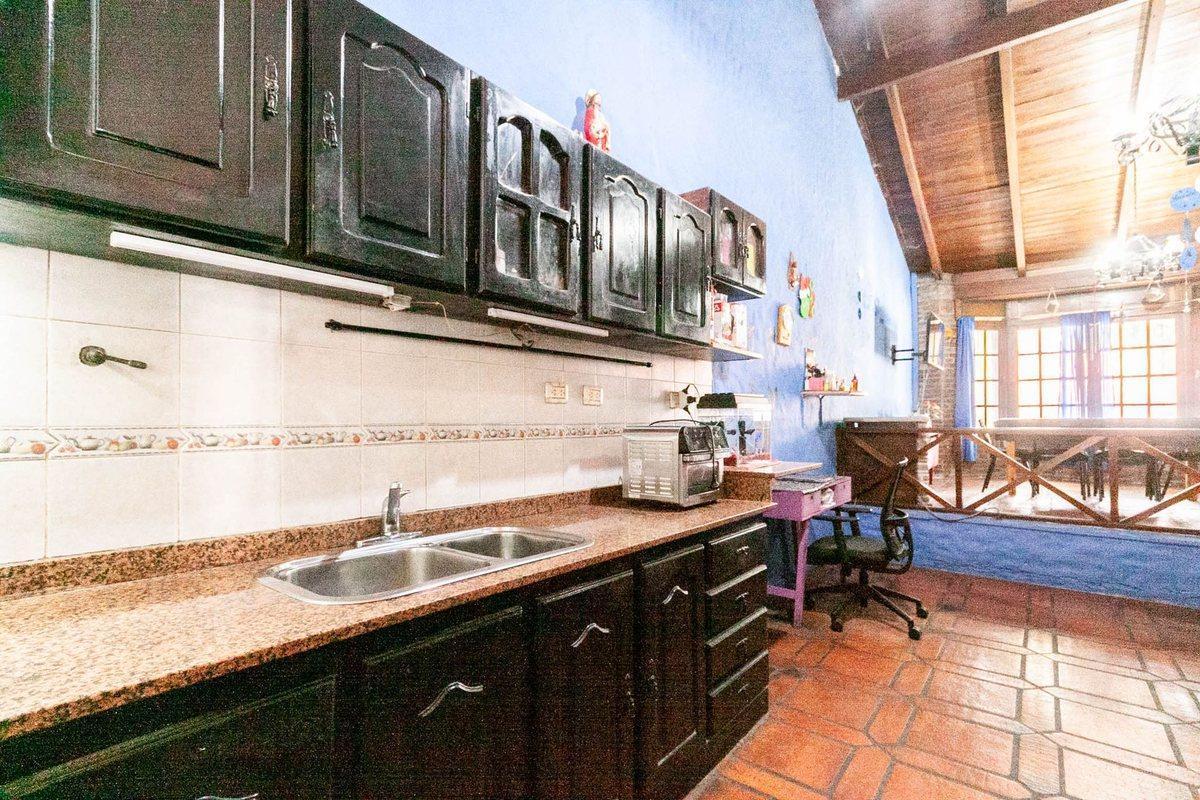 Foto de Venta Casa 6 ambientes Lanus, imagen 1