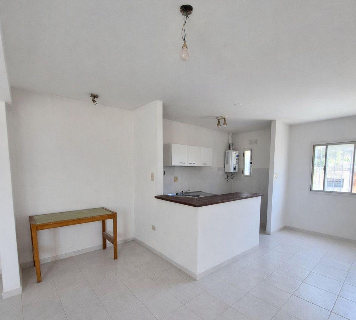 Foto de VENTA AMPLIO PH 2 AMB C/TERRAZA - VILLA LYNCH, imagen 3