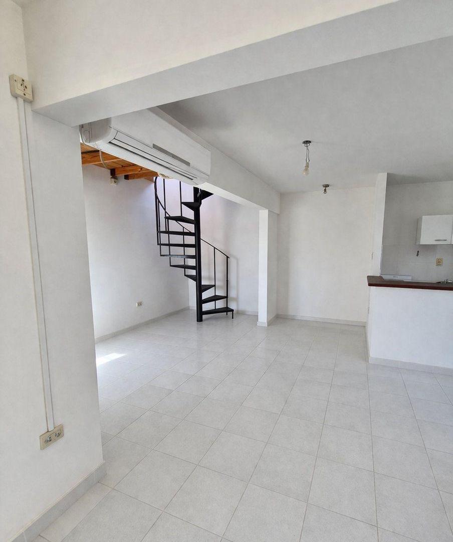 Foto de VENTA AMPLIO PH 2 AMB C/TERRAZA - VILLA LYNCH, imagen 4