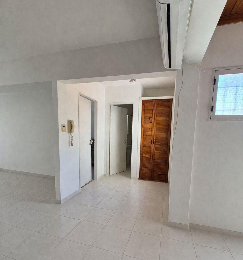 Foto de VENTA AMPLIO PH 2 AMB C/TERRAZA - VILLA LYNCH, imagen 1