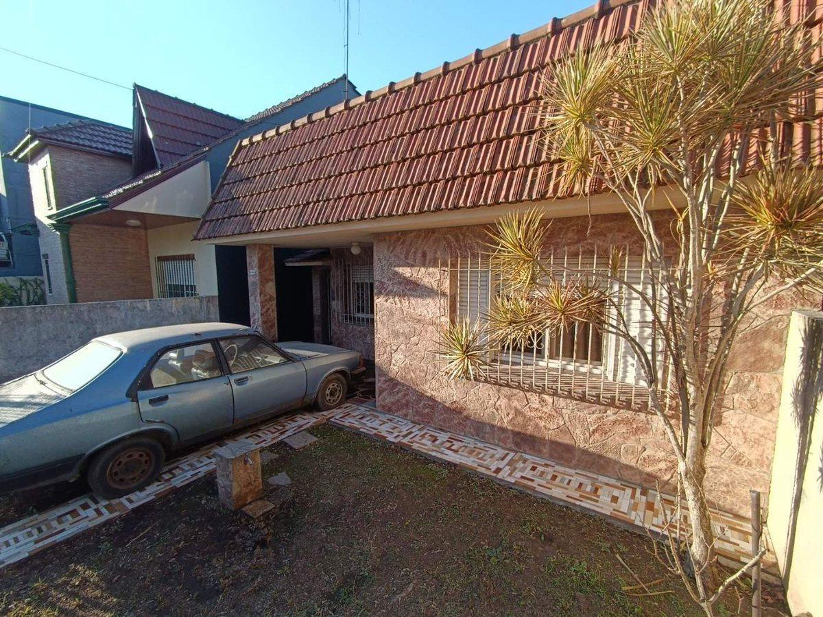 Foto de Venta Casa en Berazategui Apto Credito 7 ambientes, imagen 2