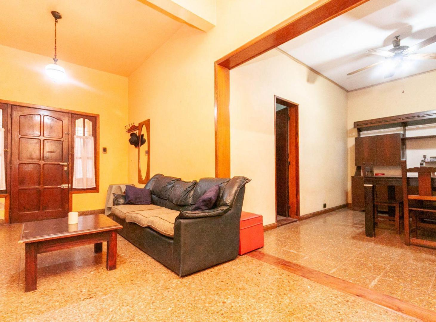 Foto de VENTA VIVIENDA MULTIFAMILIAR GARAGE PATIO LANUS, imagen 2