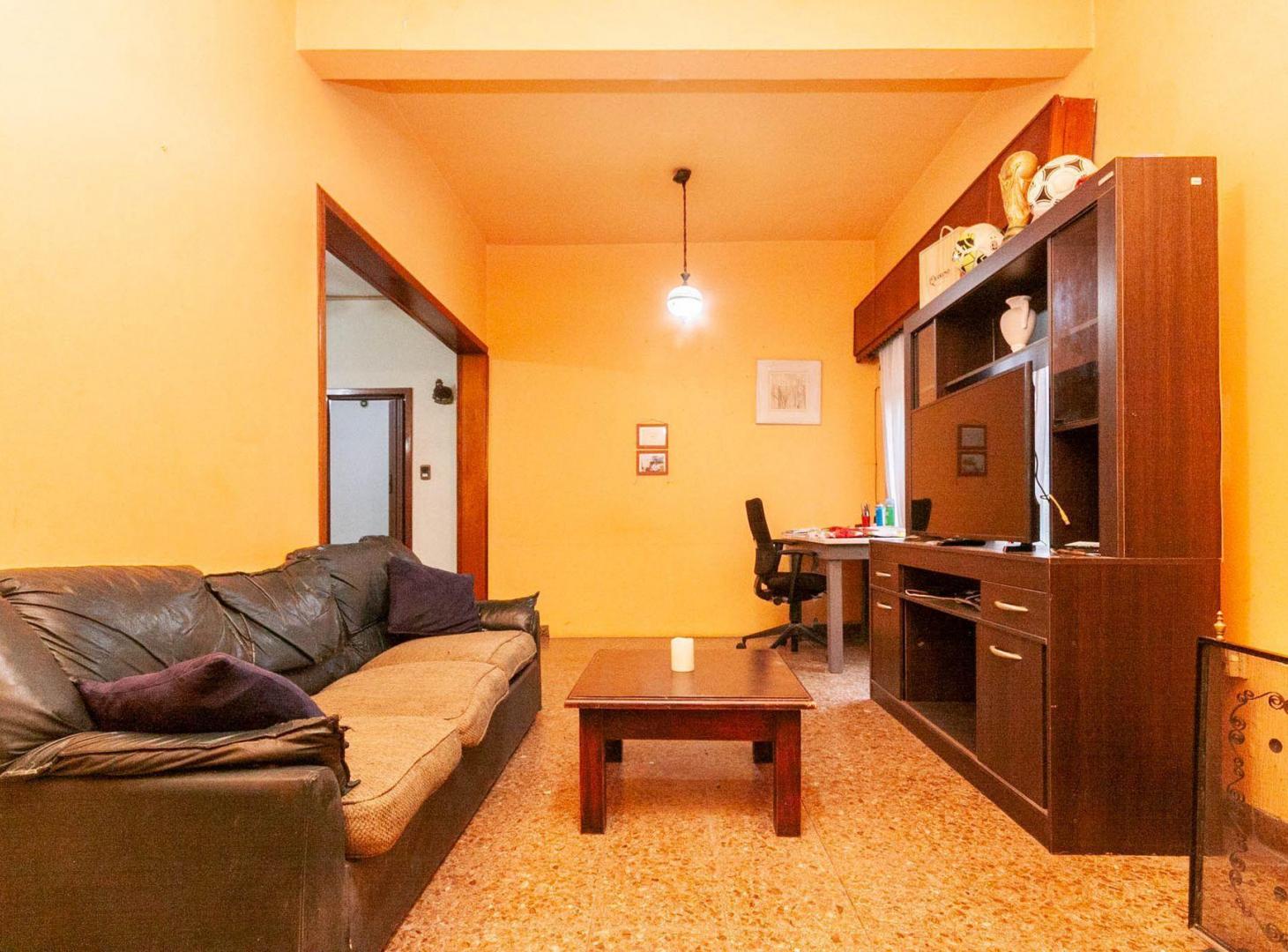 Foto de VENTA VIVIENDA MULTIFAMILIAR GARAGE PATIO LANUS, imagen 1