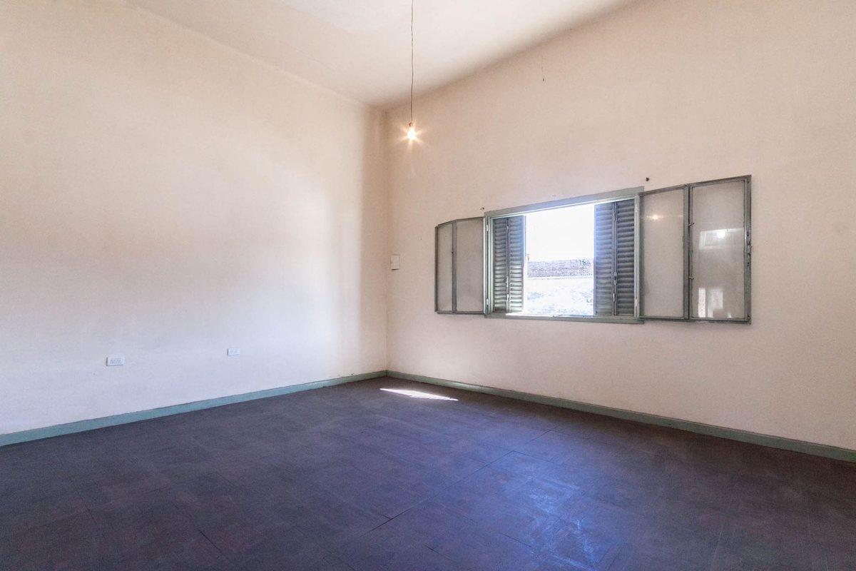 Foto de NUEVO VALOR - Casa jardín y patio a reciclar, imagen 1