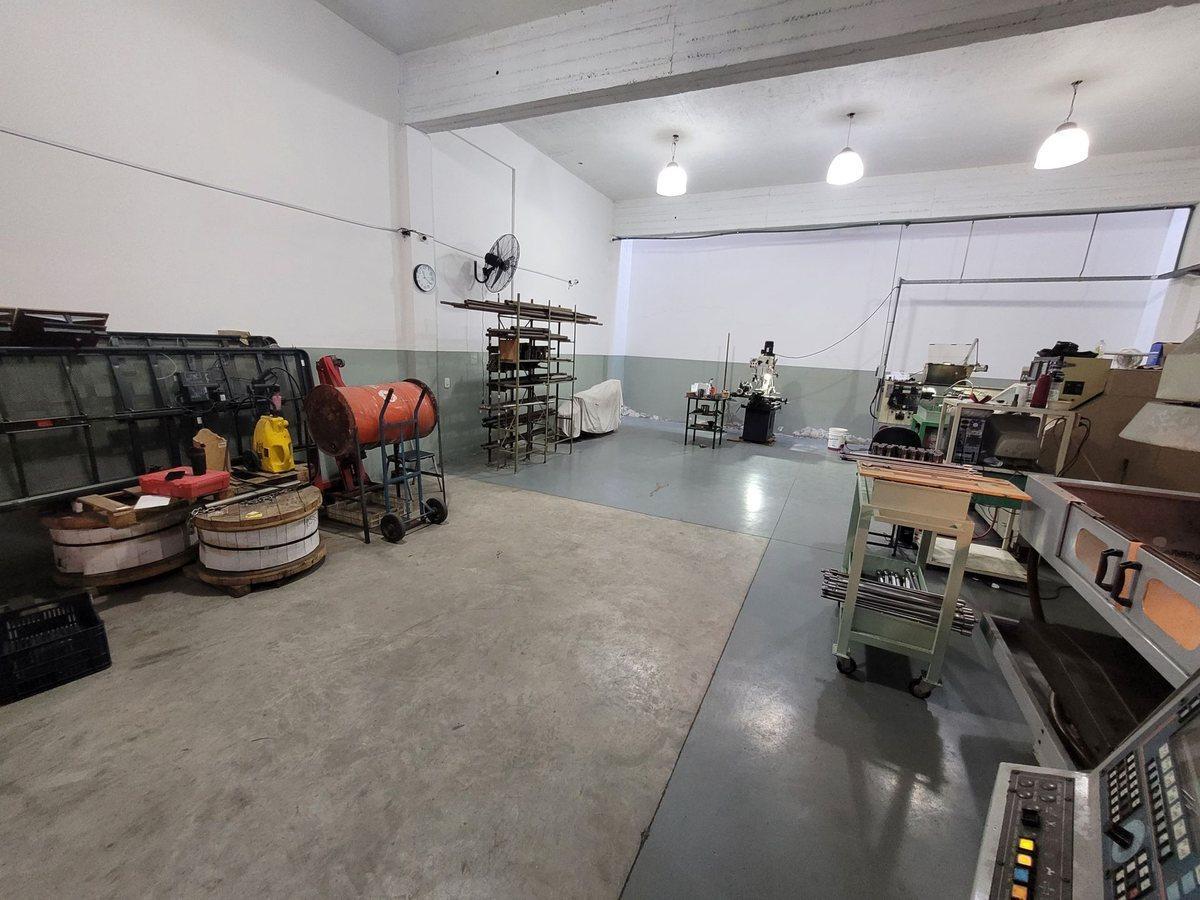 Foto de VENTA DEPOSITO OFICINAS Y DEPTO CON TERRAZA V LURO, imagen 1