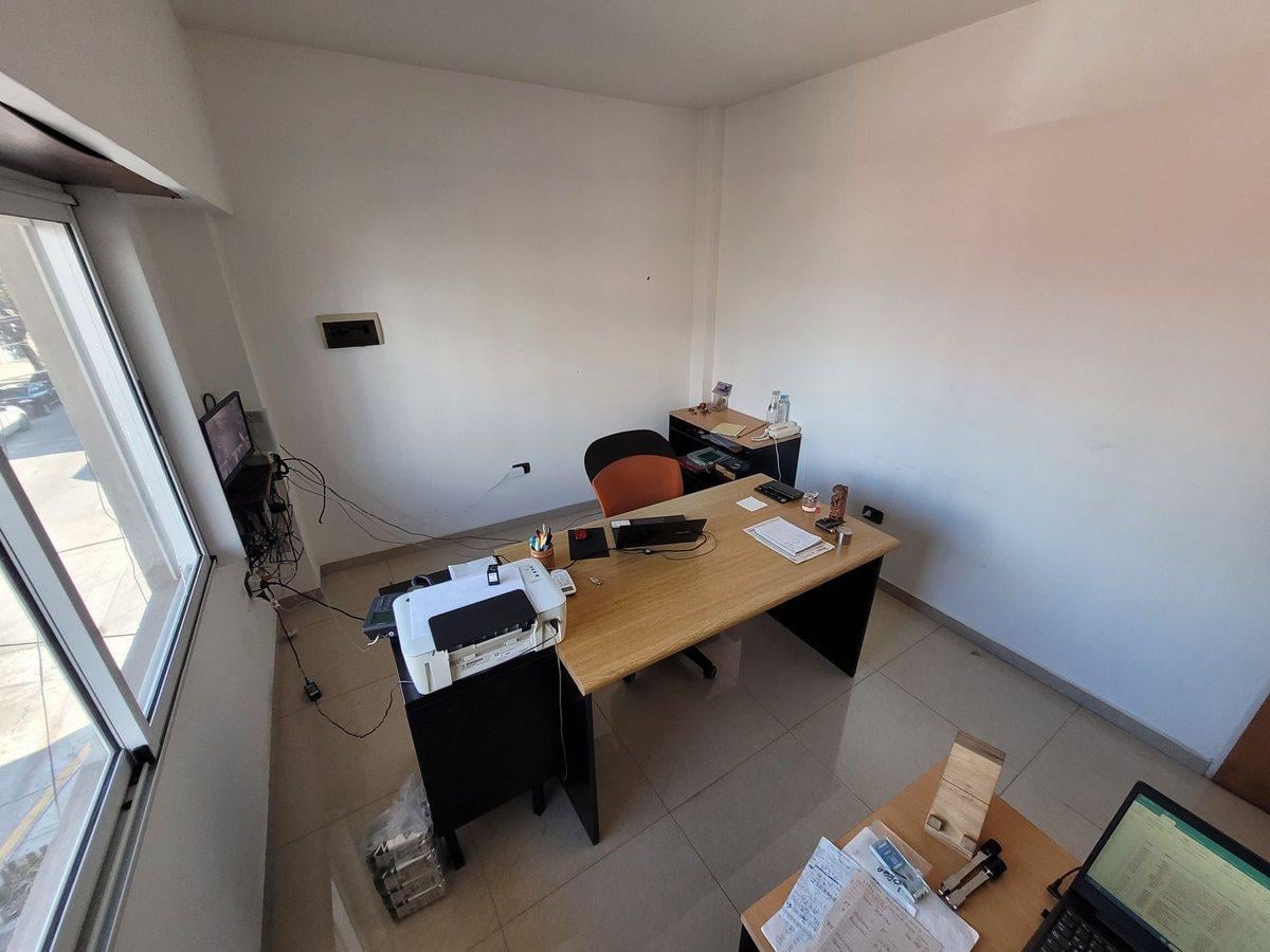 Foto de VENTA DEPOSITO OFICINAS Y DEPTO CON TERRAZA V LURO, imagen 5