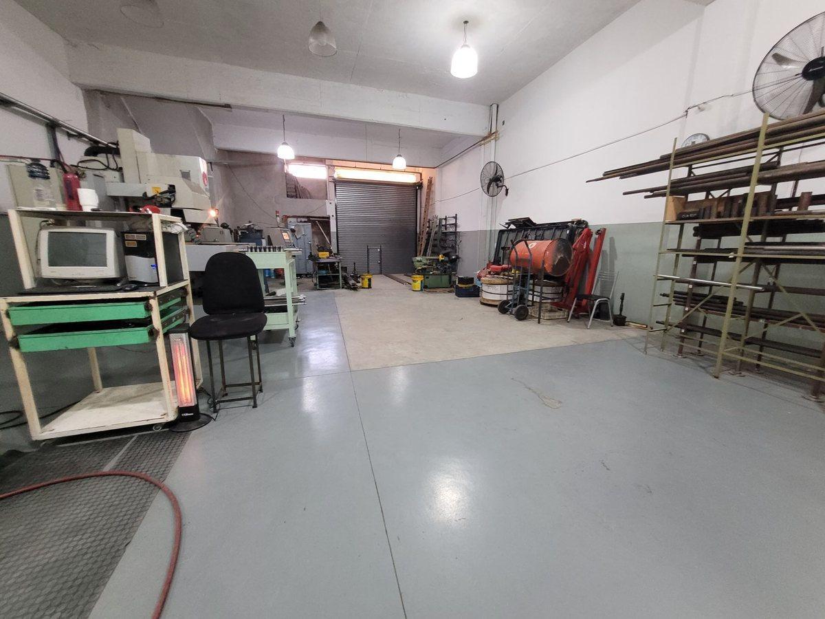 Foto de VENTA DEPOSITO OFICINAS Y DEPTO CON TERRAZA V LURO, imagen 4