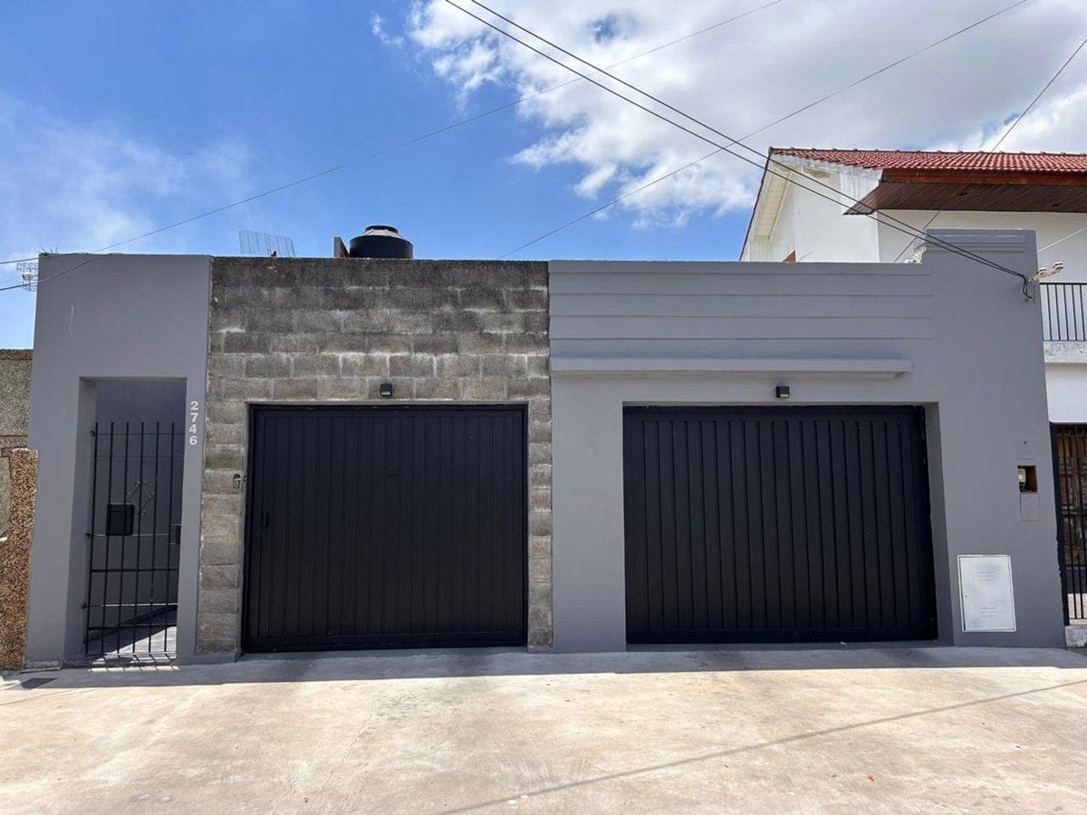 Foto de Venta casa 4 amb Lanús Jardín pileta apta credito, imagen 1