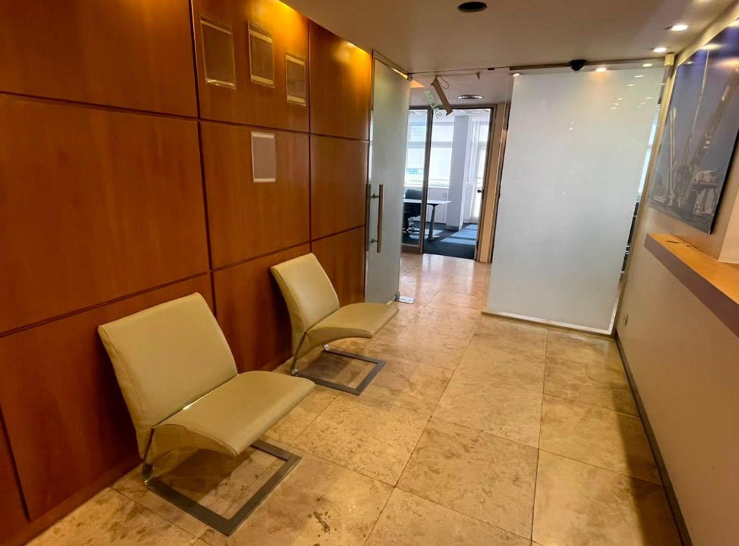 Foto de OFICINA EN VENTA PISO 11 CON TERRAZA MONSERRAT, imagen 2
