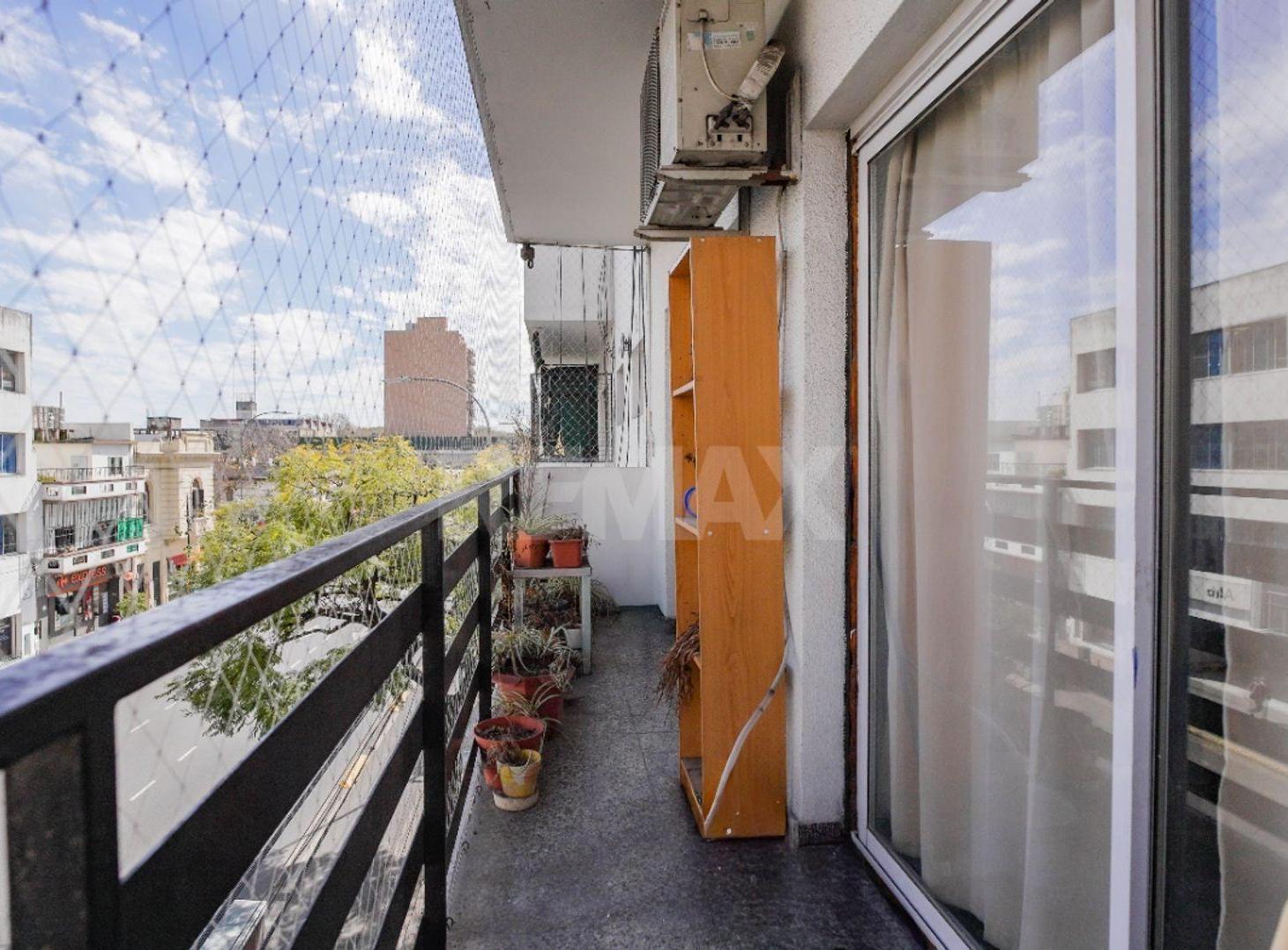 Foto de DEPTO 4 AMB CON BALCON FRENTE VILLA CRESPO, imagen 2