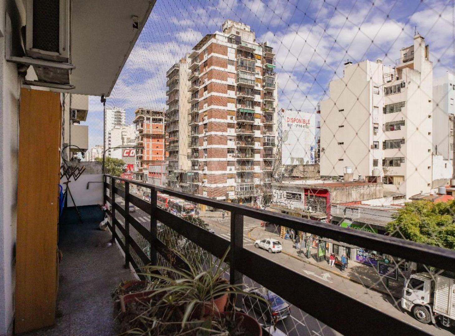 Foto de DEPTO 4 AMB CON BALCON FRENTE VILLA CRESPO, imagen 4