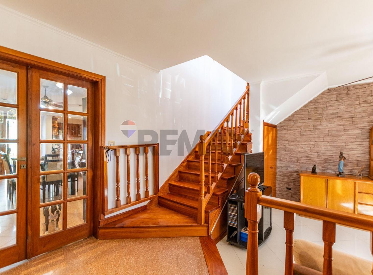 Foto de VENTA CASA JARDIN PISCINA COCHERAS, imagen 2