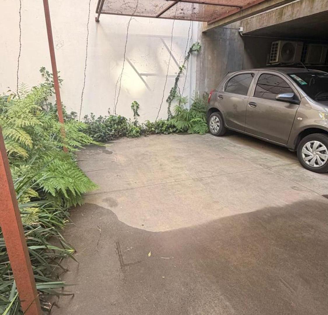 Foto de Venta Cochera en zona de Acassuso, imagen 1