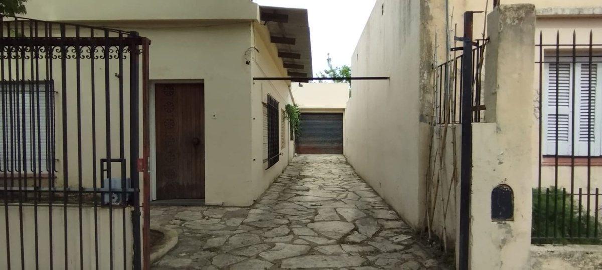 Foto de VENTA CASA 4 AMB -PATIO -JARDIN-GARAGE-LAVALLOL, imagen 2