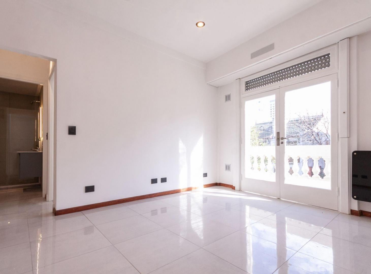 Foto de VENTA DE PH 2 AMBIENTES EN FLORES, imagen 1