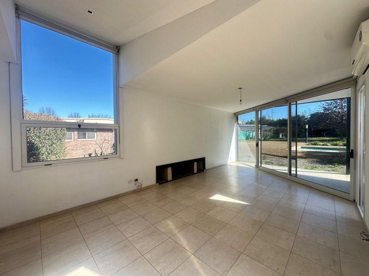 Foto de VENTA CASA DE DISEÑO EN SOLES DEL PILAR-PARRI/PILE, imagen 3