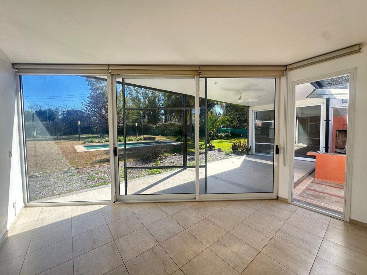 Foto de VENTA CASA DE DISEÑO EN SOLES DEL PILAR-PARRI/PILE, imagen 2