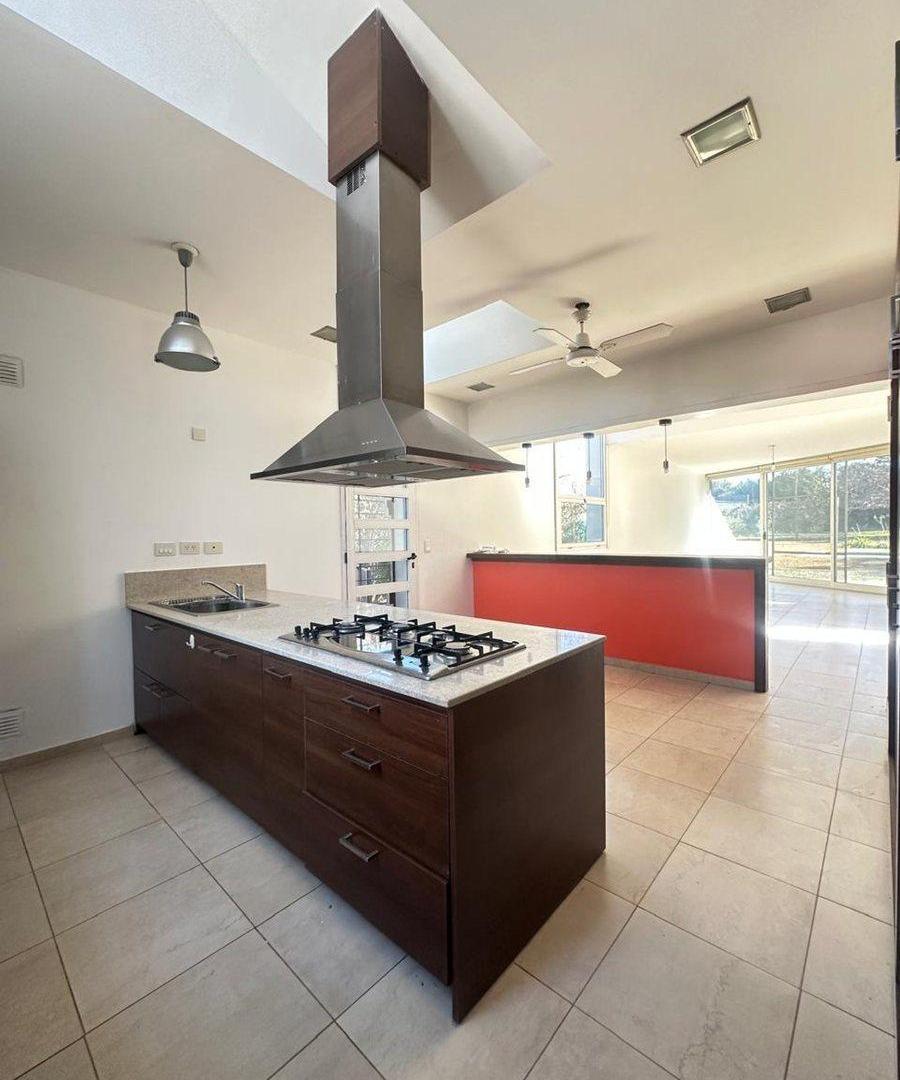 Foto de VENTA CASA DE DISEÑO EN SOLES DEL PILAR-PARRI/PILE, imagen 5