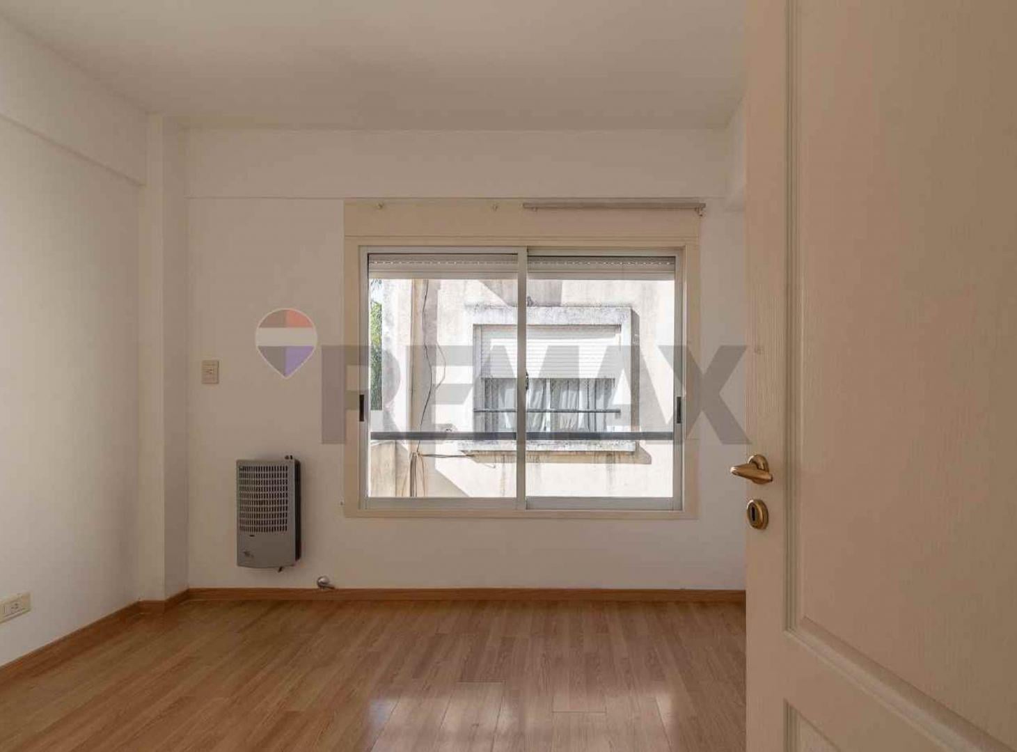 Foto de VENTA DPTO TRIPLEX 4 AMB CON COCHERA EN CABALLITO, imagen 2