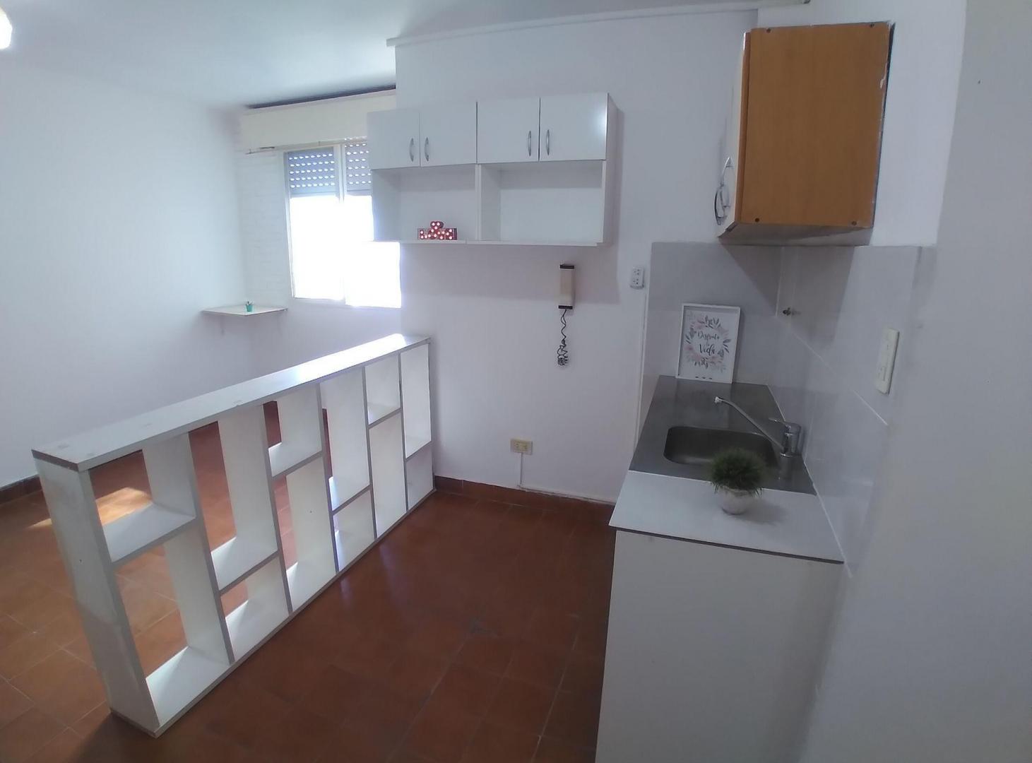 Foto de ALQUILER MONOAMBIENTE LUMINOSO EN BOEDO PISO ALTO, imagen 2