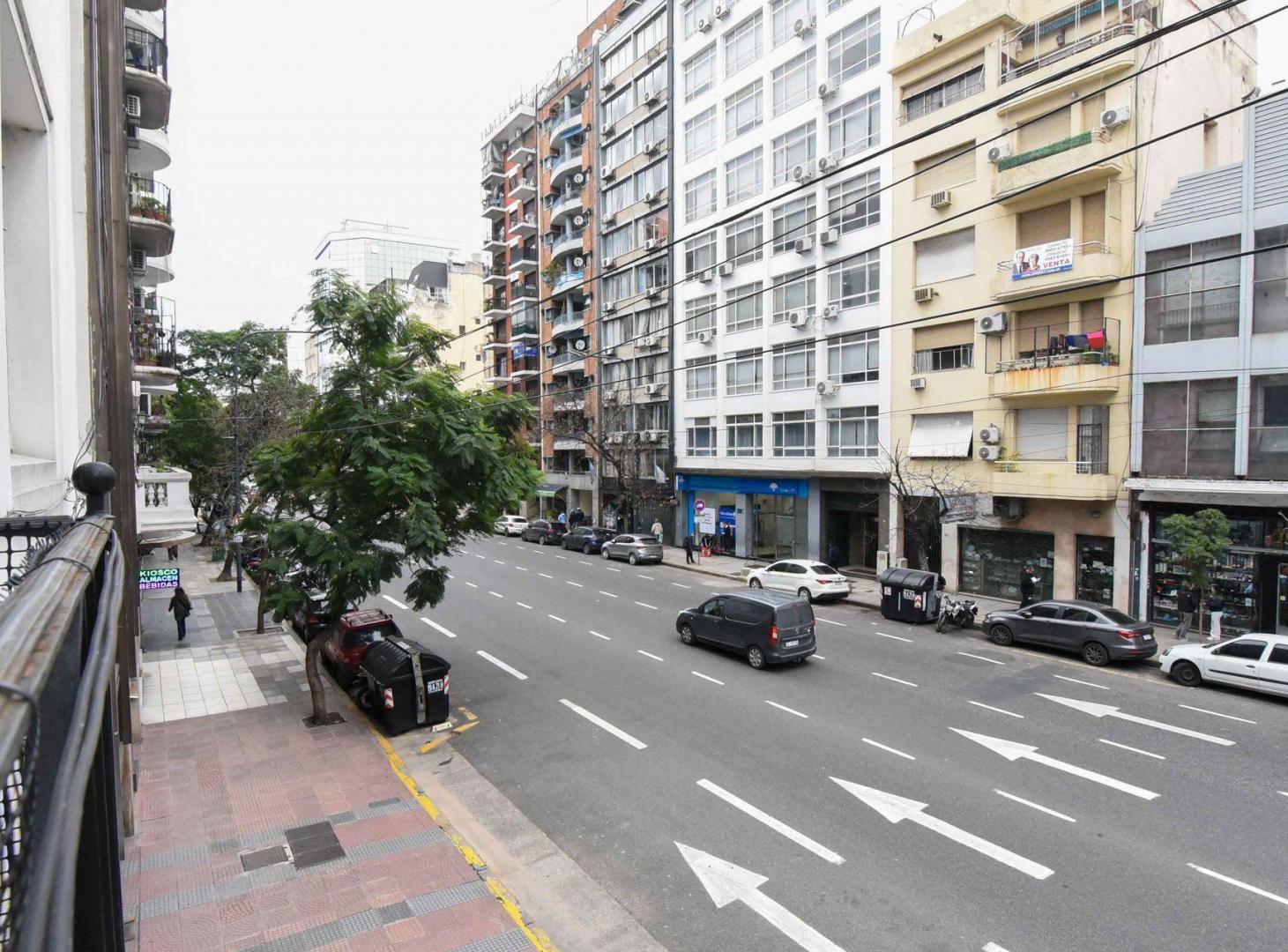 Foto de VENTA - Depto 3 amb con dependencia en Monserrat, imagen 2