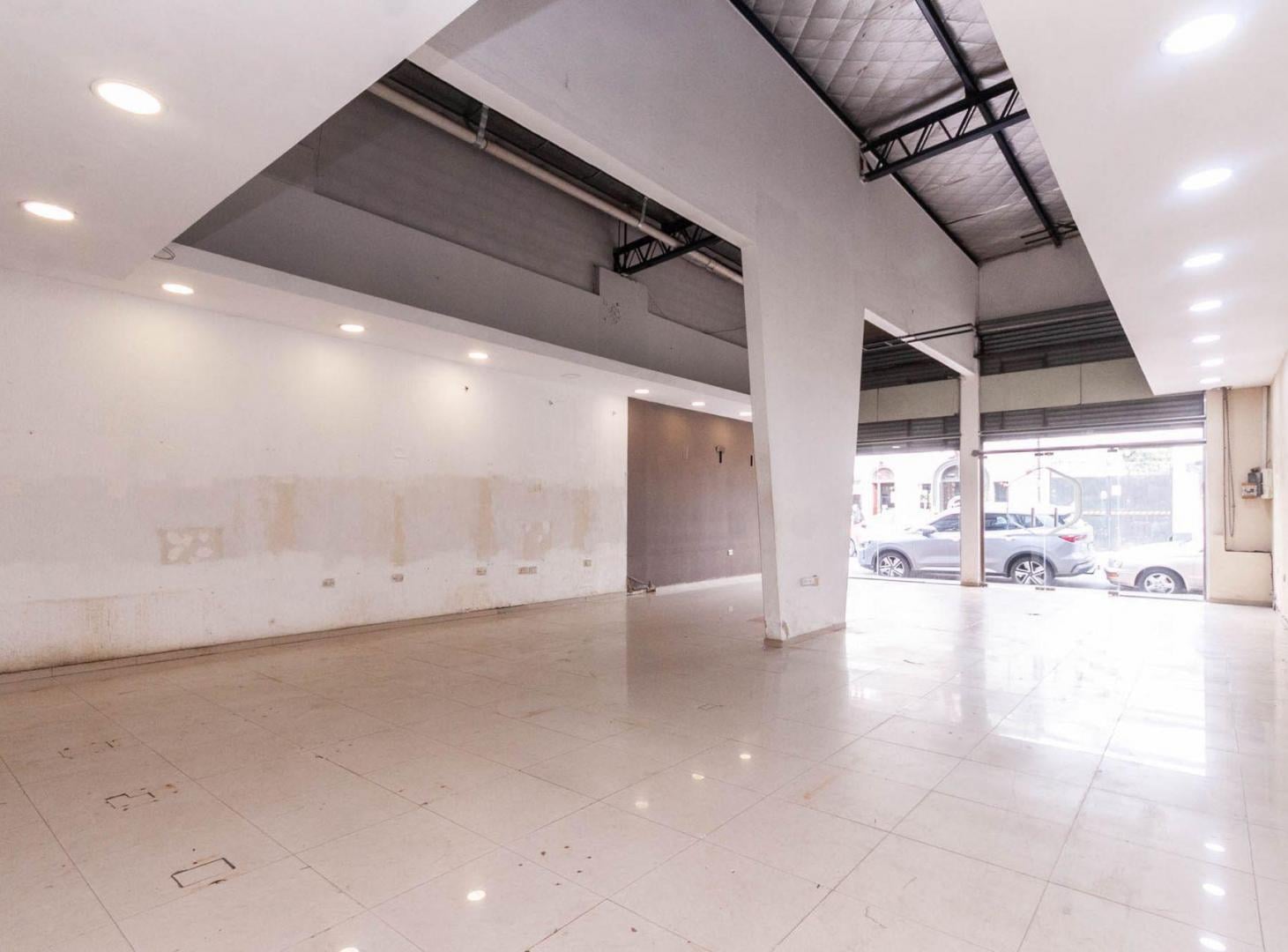 Foto de ALQUILER LOCAL COMERCIAL FONDO LIBRE 300M2 TOTAL, imagen 3