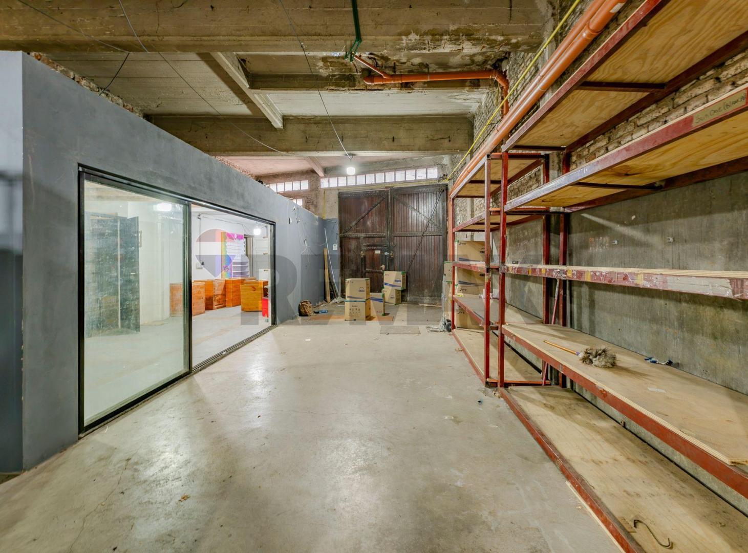 Foto de VENTA DE DEPOSITO DOBLE FRENTE CON VIVIENDA GERLI, imagen 3