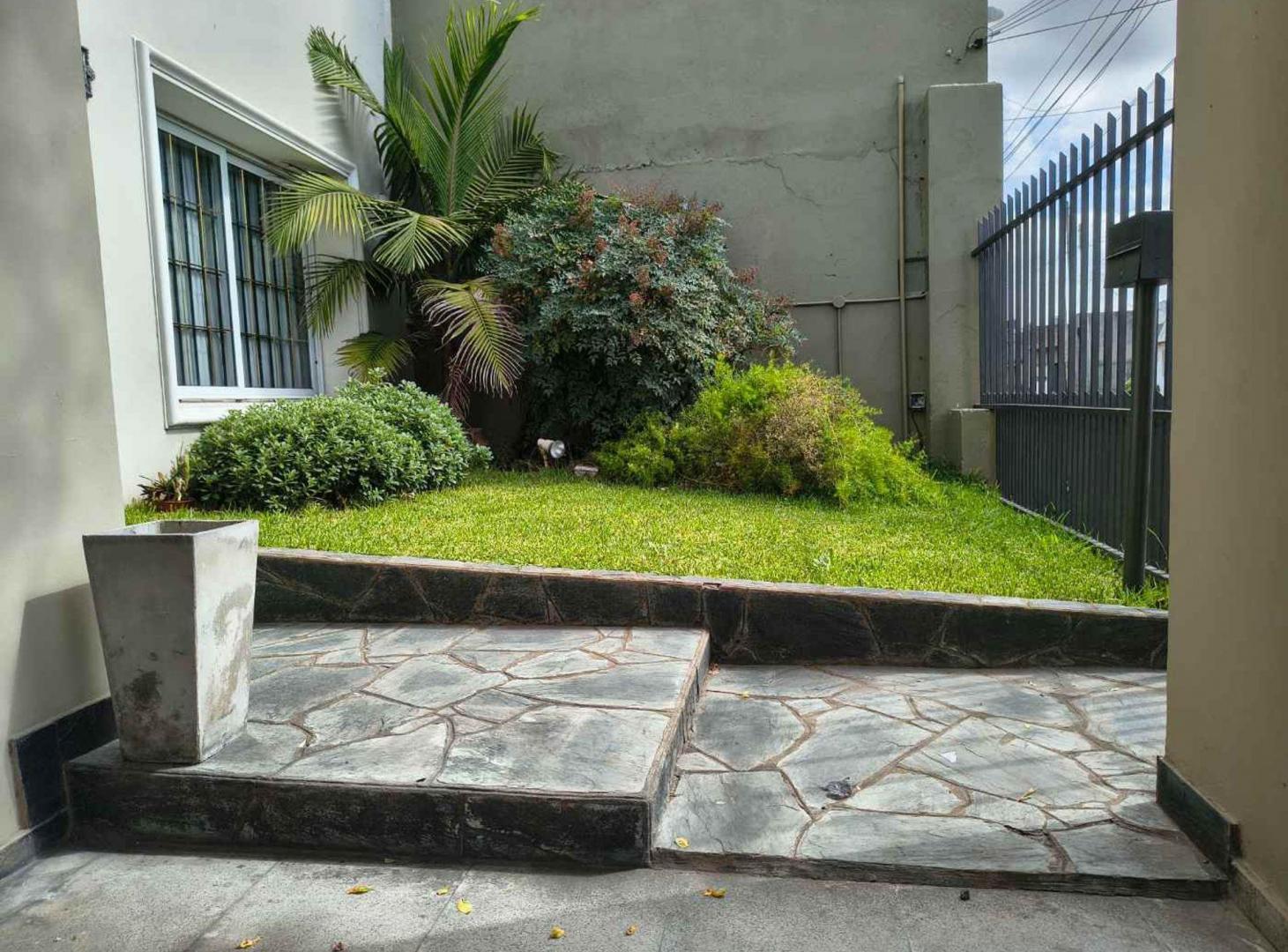 Foto de Alquiler Casa 5 ambientes c/cochera Berazategui, imagen 5
