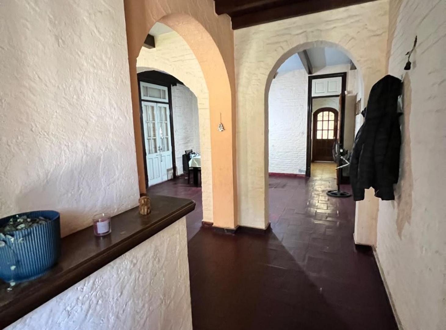 Foto de Casa 7 ambientes con jardín y cocheras., imagen 2