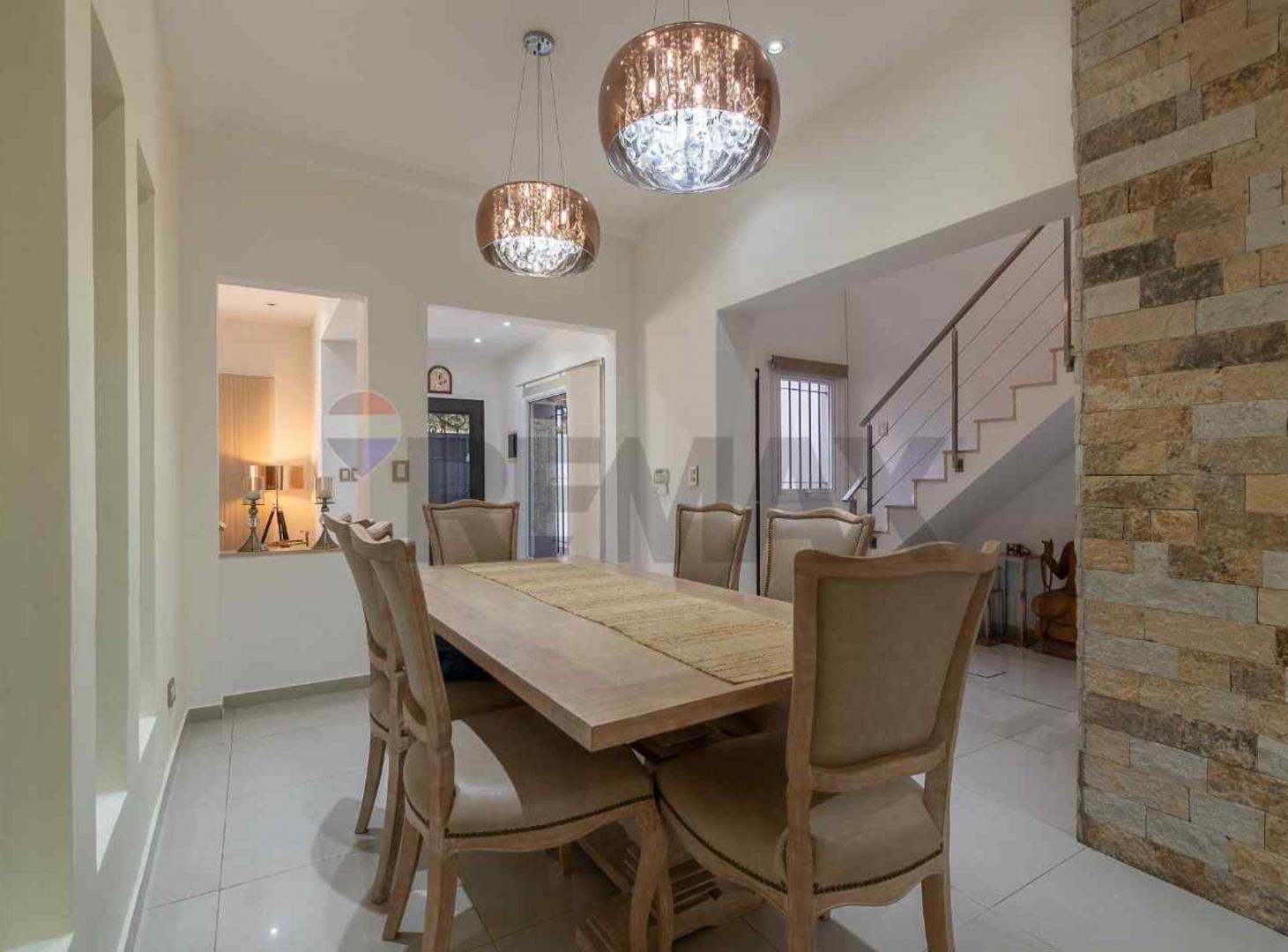 Foto de Casa Venta Refaccionada a Nueva c/ Piscina V. Real, imagen 2