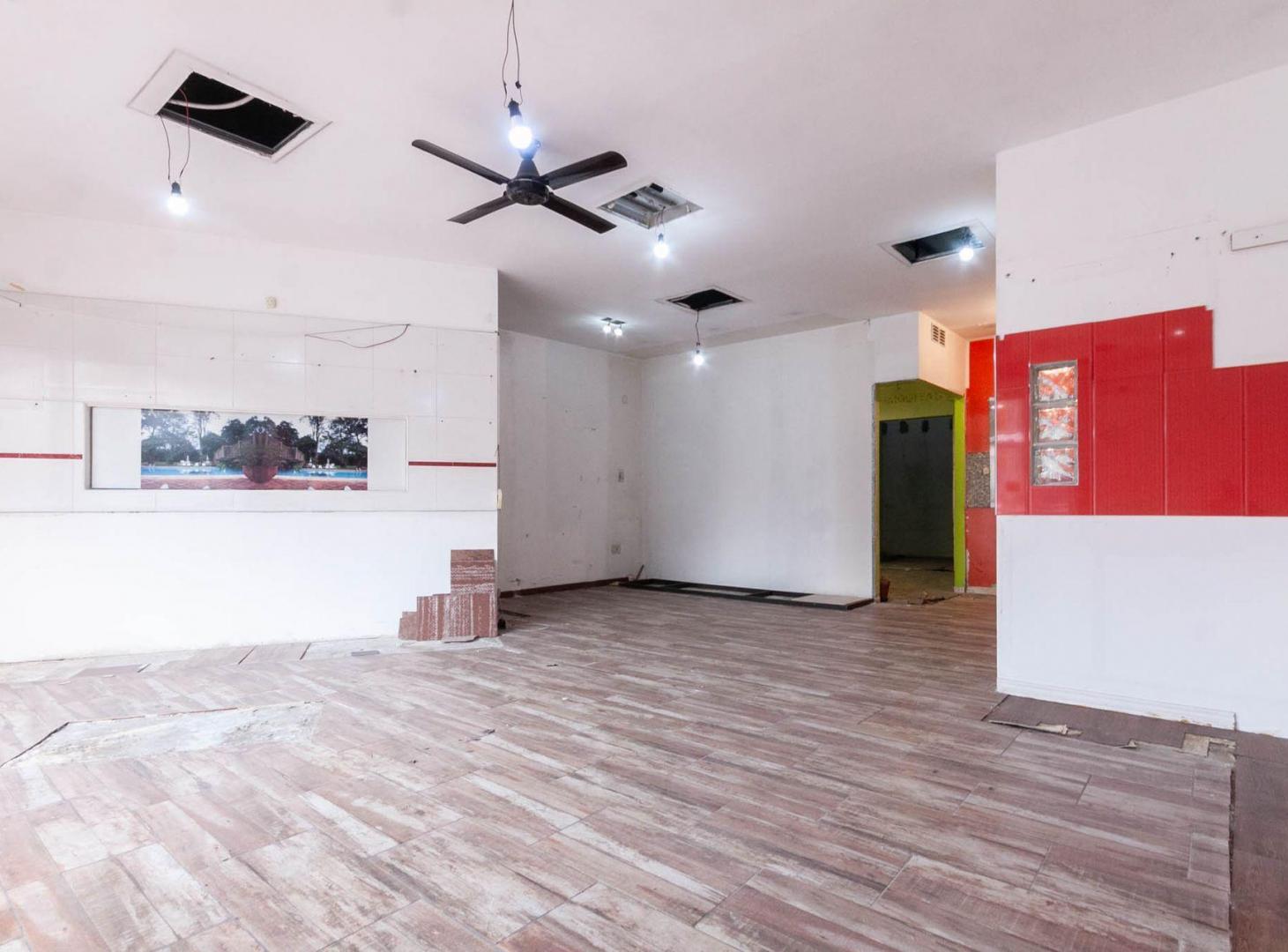 Foto de ALQUILER LOCAL COMERCIAL 70M2 SOBRE AVENIDA LANUS, imagen 2