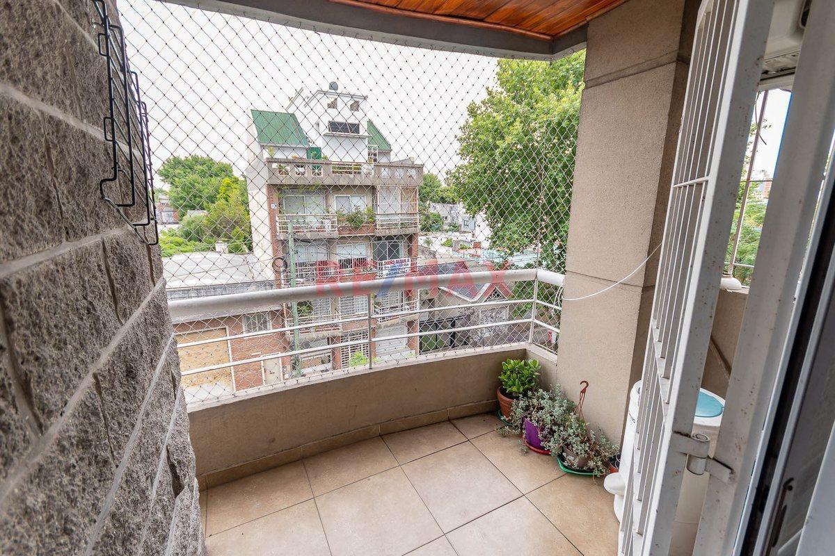 Foto de Dpto 3 amb, con balcon, cochera y baulera Lanus O, imagen 2