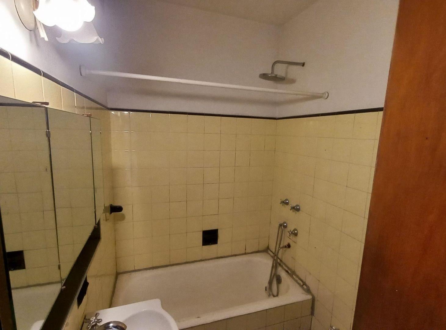Foto de Venta dpto 3 amb c/balcon Bolivia y Yerbal, Flores, imagen 5