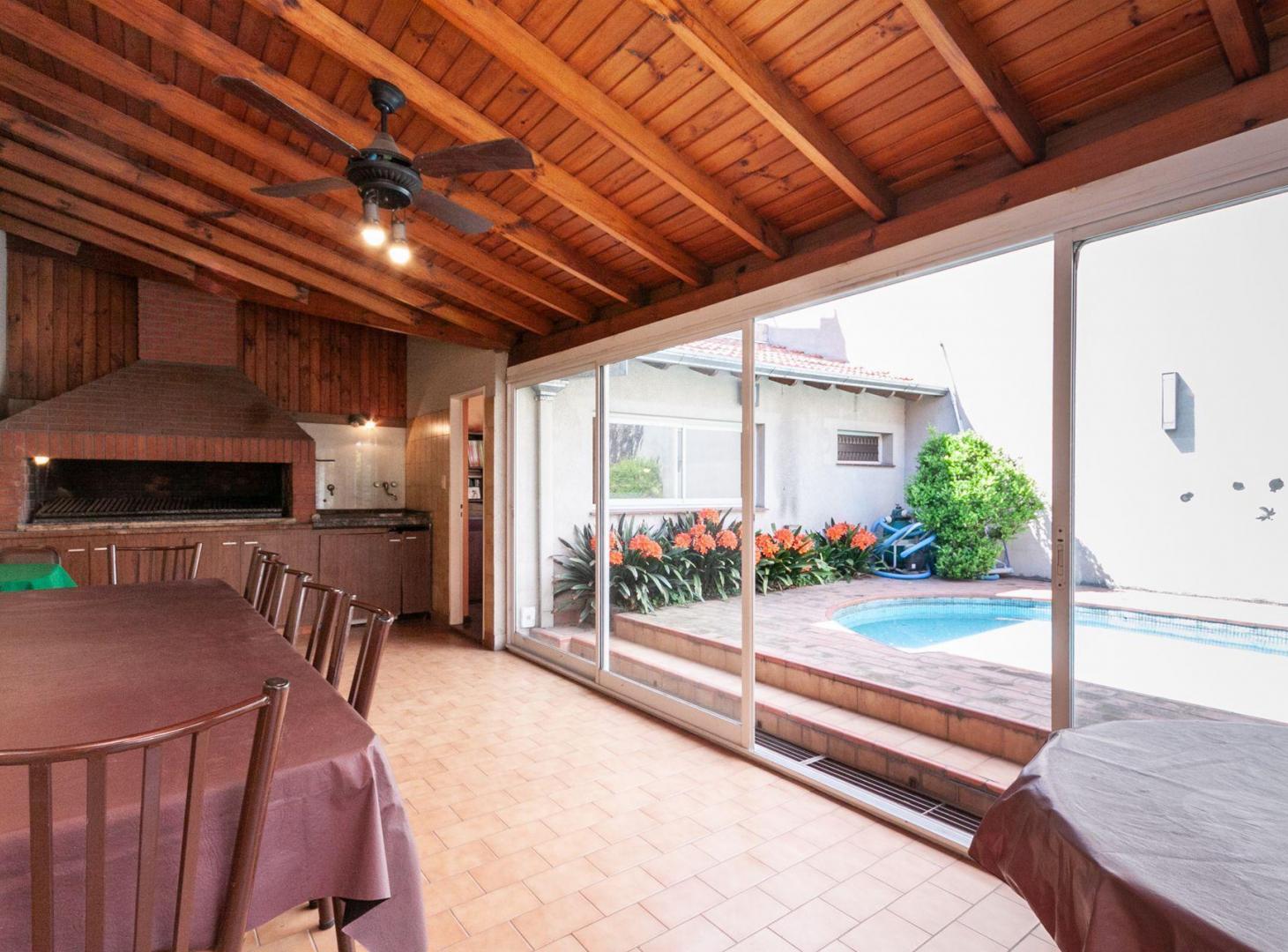 Foto de VENTA CASA 6 AMB LANUS PILETA COCHERA QUINCHO, imagen 2