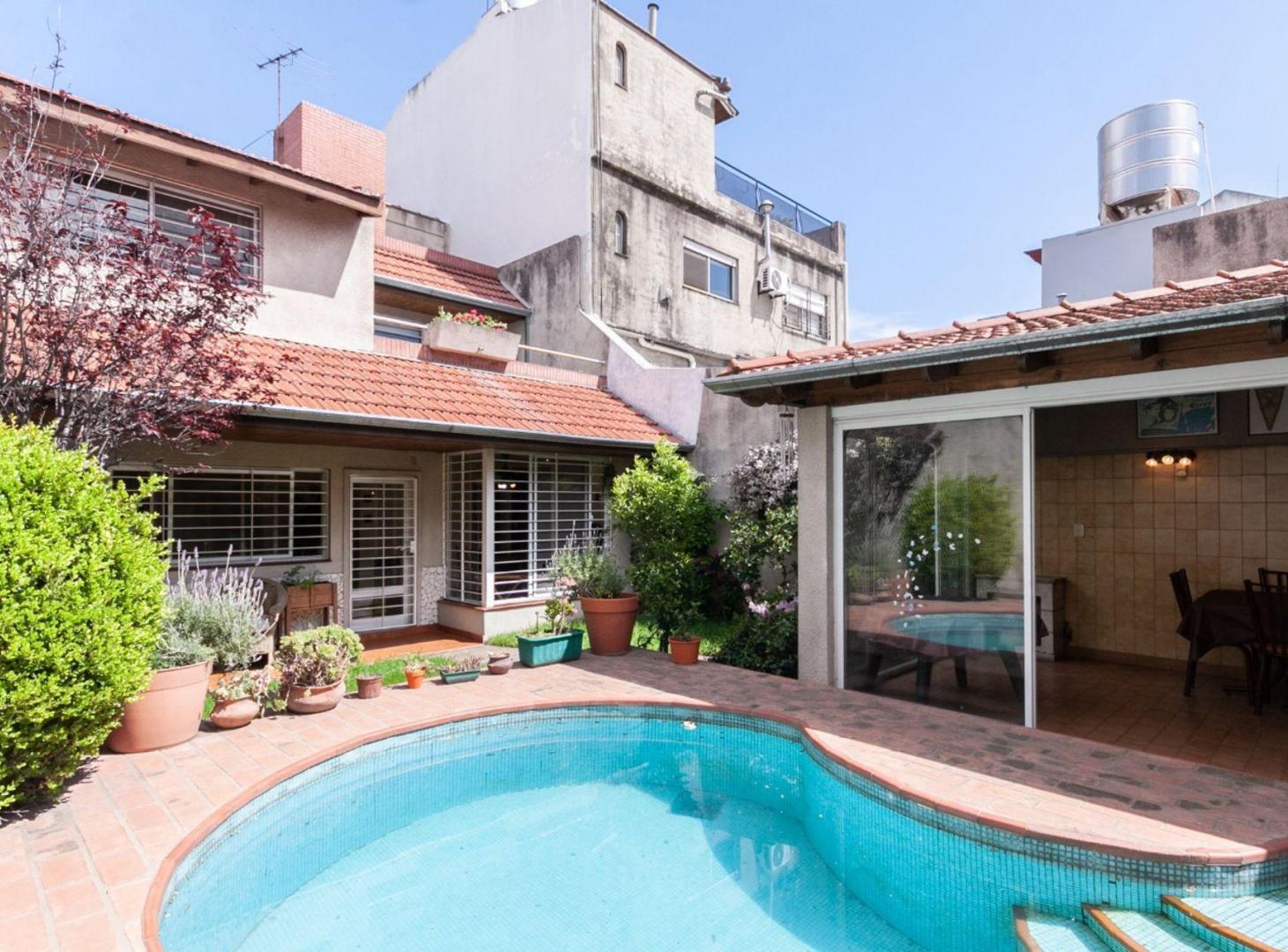 Foto de VENTA CASA 6 AMB LANUS PILETA COCHERA QUINCHO, imagen 1