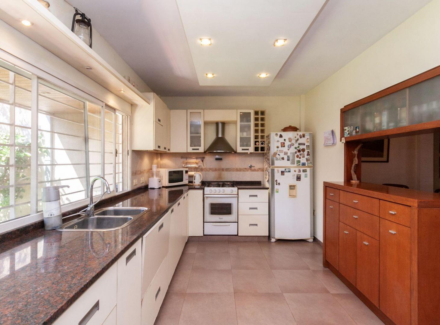 Foto de VENTA CASA 6 AMB LANUS PILETA COCHERA QUINCHO, imagen 3