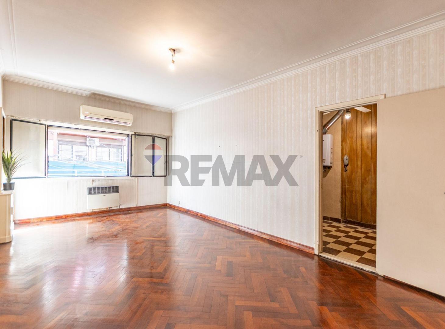 Foto de VENTA DEPTO 3 DORM Y DEPENDENCIA FLORES /CABALLITO, imagen 2