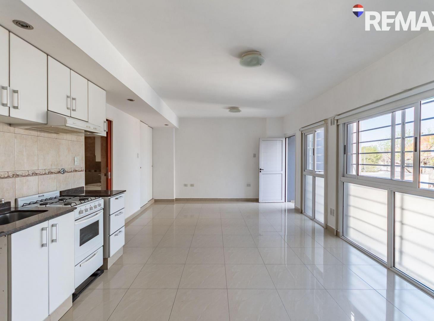 Foto de VENTA MONOAMBIENTE CON COCHERA - LUGANO, imagen 1