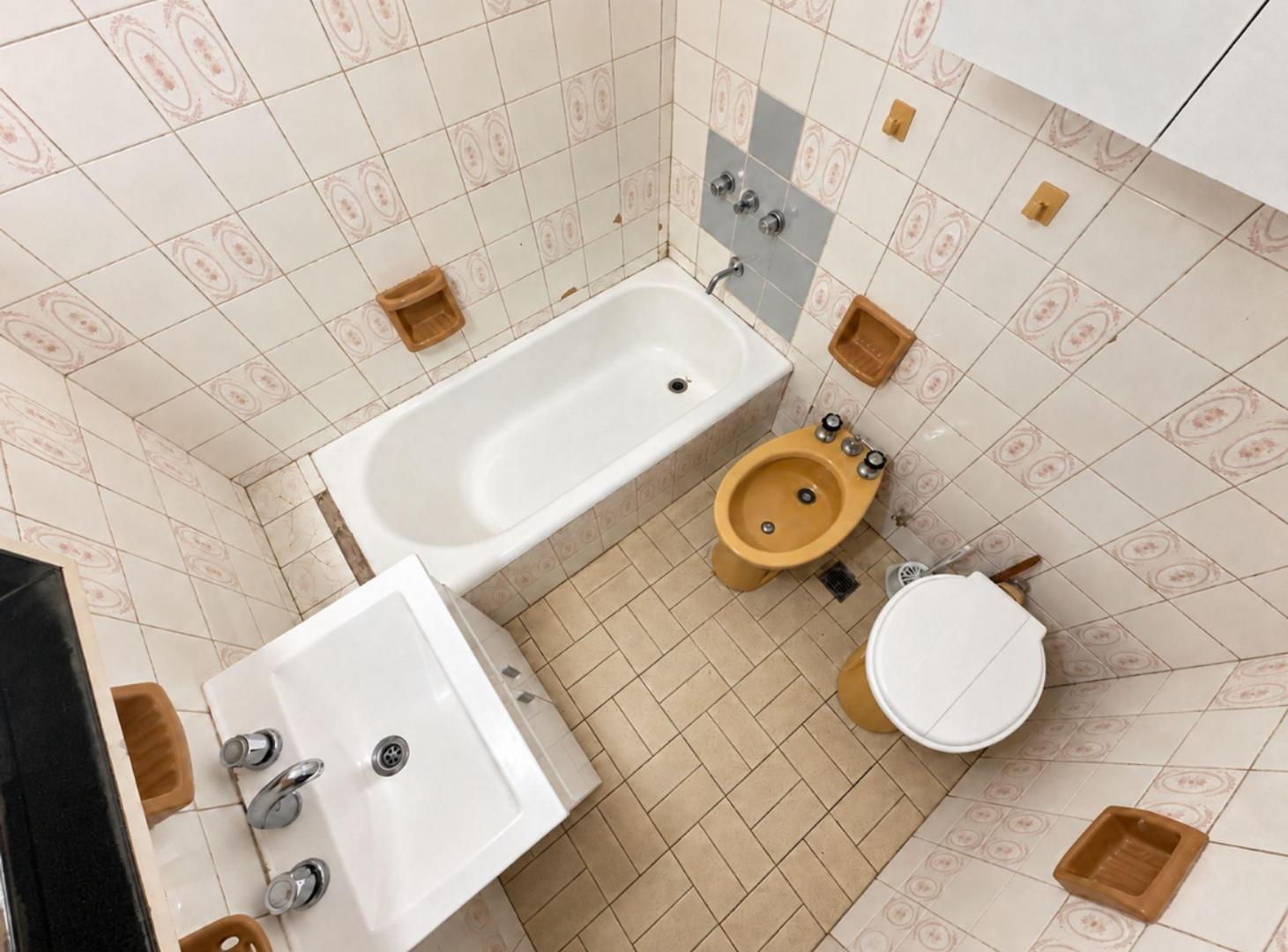 Foto de Venta dos ambientes con balcón y amplia cocina, imagen 2