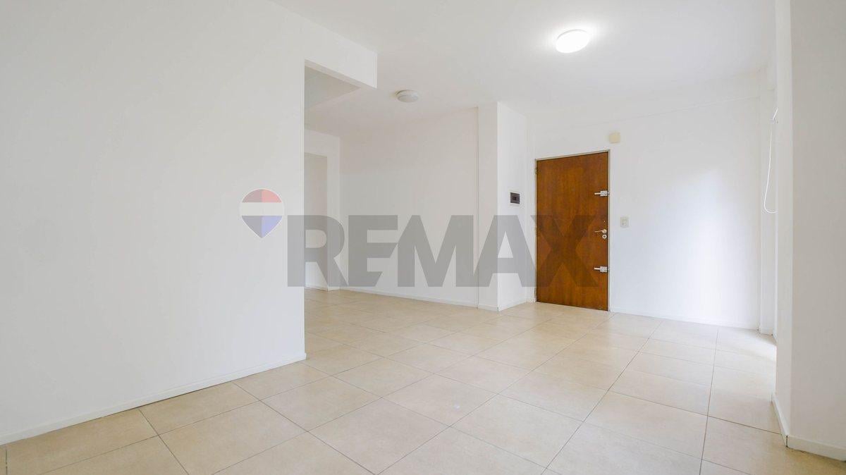 Foto de VENTA DEPTO 2 AMB PATIO Y COCHERA FIJA VILLA LURO, imagen 2
